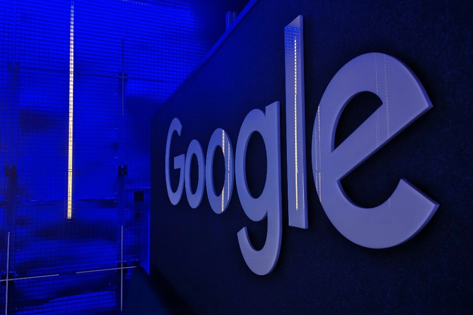 Google Glaswand